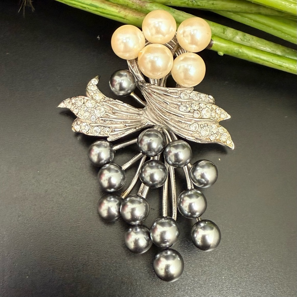 Vintage E. PEARL Erwin Pearl Ivory/Gray Pearl Bouquet Flower Pendant Brooch 35g.